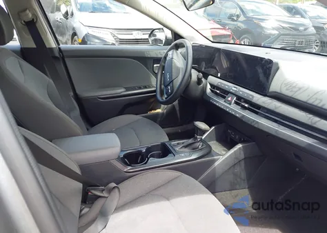 2025 Kia K4 Lxs из США, поврежденный, VIN 3KPFT4DE7SE026605